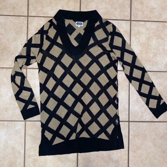 Mudpie sweater size large - Picture 1 of 4